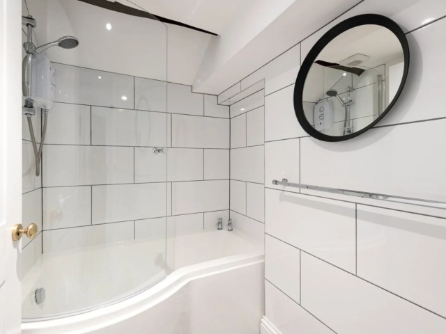 Cotswold 28 Sleeper House With Hot Tub image