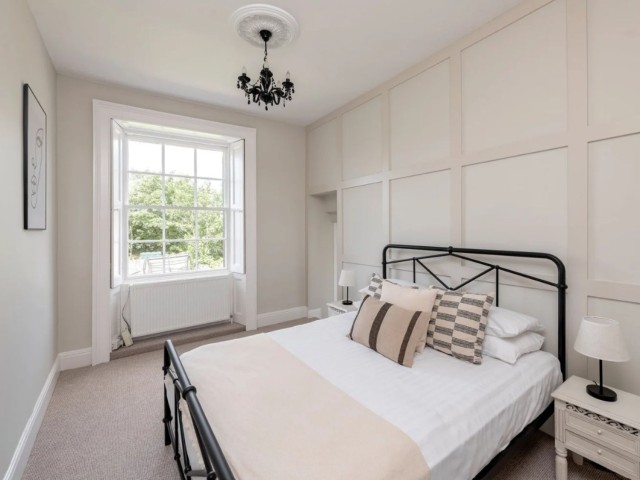 Cotswold 28 Sleeper House With Hot Tub image