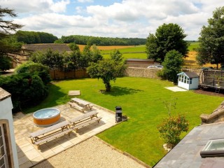 Cotswold 28 Sleeper House With Hot Tub thumbnail