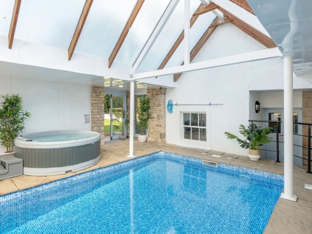 Cotswold 26 Sleeper House With Pool image