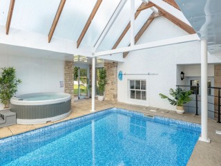 Cotswold 26 Sleeper House With Pool thumbnail