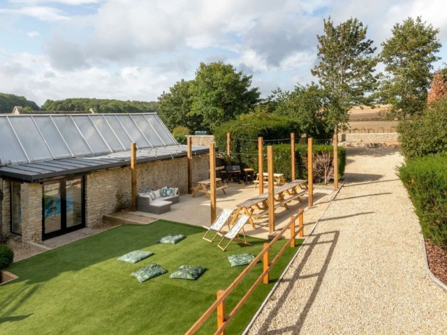 Cotswold 26 Sleeper House With Pool image
