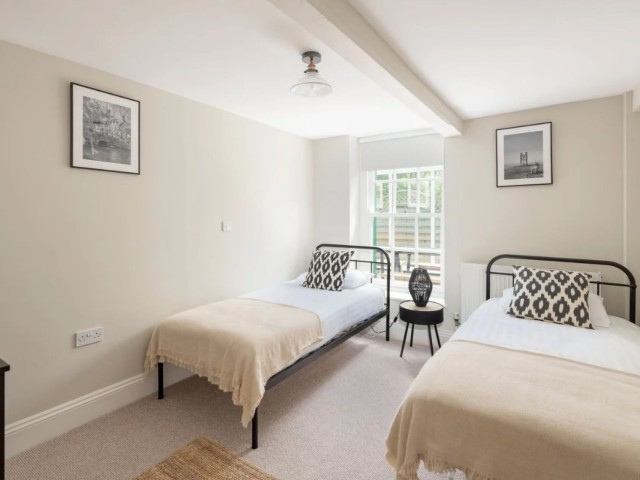 Cotswold 26 Sleeper House With Pool image