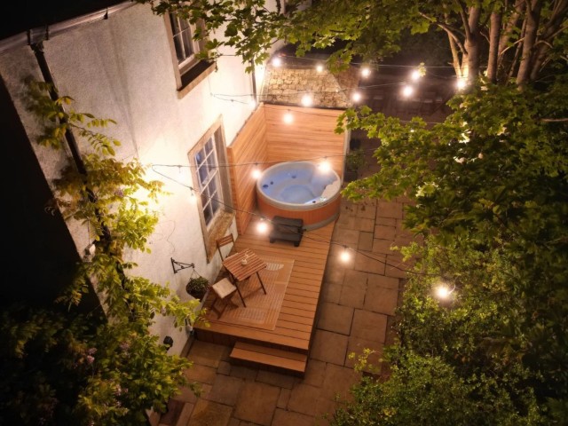 Cotswold 16 Sleeper Cottage With Hot Tub image