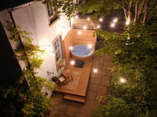Cotswold 16 Sleeper Cottage With Hot Tub thumbnail