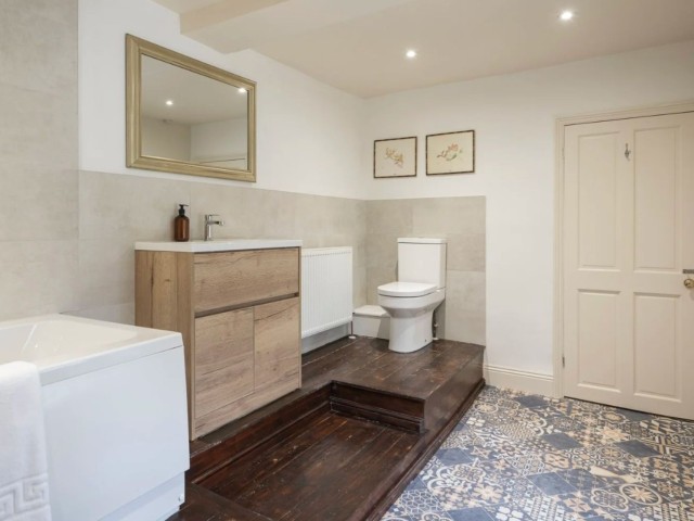 Cotswold 16 Sleeper Cottage With Hot Tub image