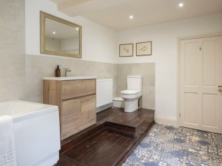 Cotswold 16 Sleeper Cottage With Hot Tub thumbnail