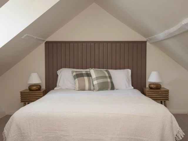 Cotswold 16 Sleeper Cottage With Hot Tub image