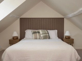 Cotswold 16 Sleeper Cottage With Hot Tub thumbnail