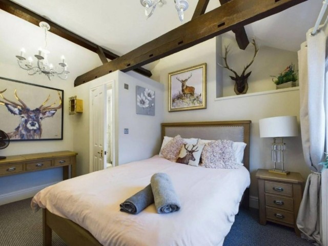 Herefordshire 12 Sleeper Townhouse image