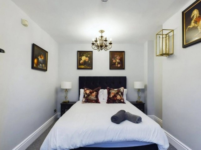 Herefordshire 12 Sleeper Townhouse image