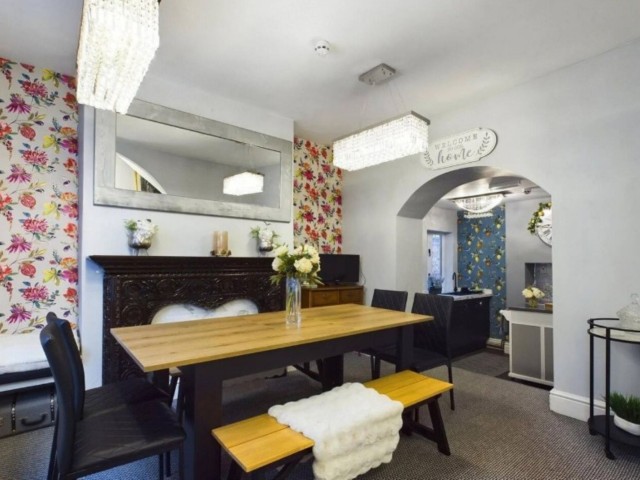 Herefordshire 12 Sleeper Townhouse image