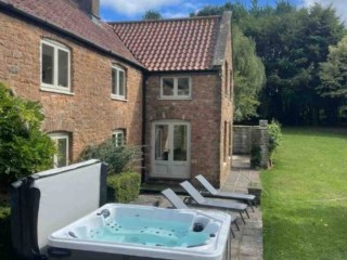 12 Sleeper Farmhouse With Hot Tub thumbnail