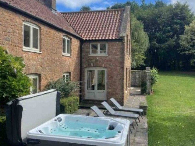 12 Sleeper Farmhouse With Hot Tub image