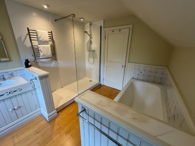 12 Sleeper Farmhouse With Hot Tub image