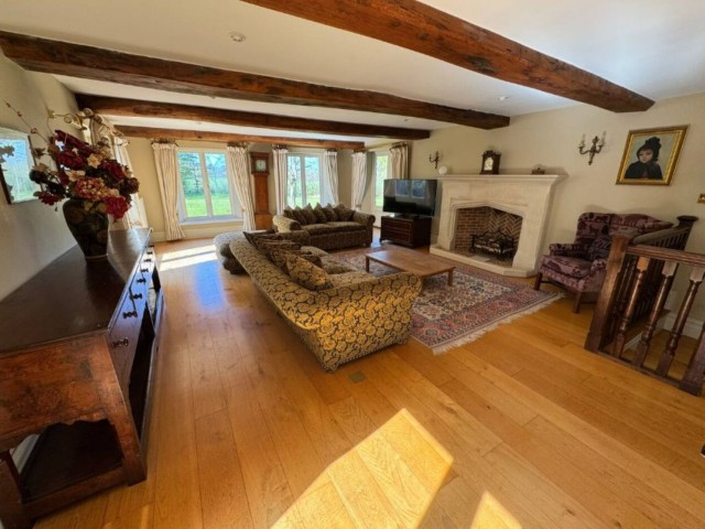 Bristol/Bath 12 Sleeper Farmhouse With Hot Tub image