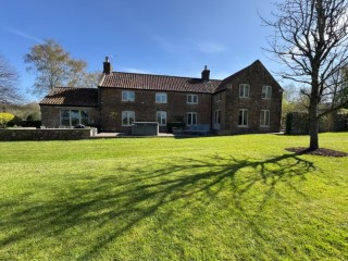 Bristol/Bath 12 Sleeper Farmhouse With Hot Tub thumbnail