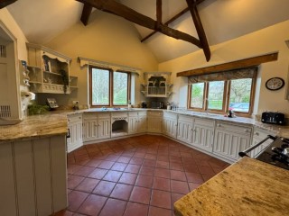 Bristol/Bath 12 Sleeper Farmhouse With Hot Tub thumbnail