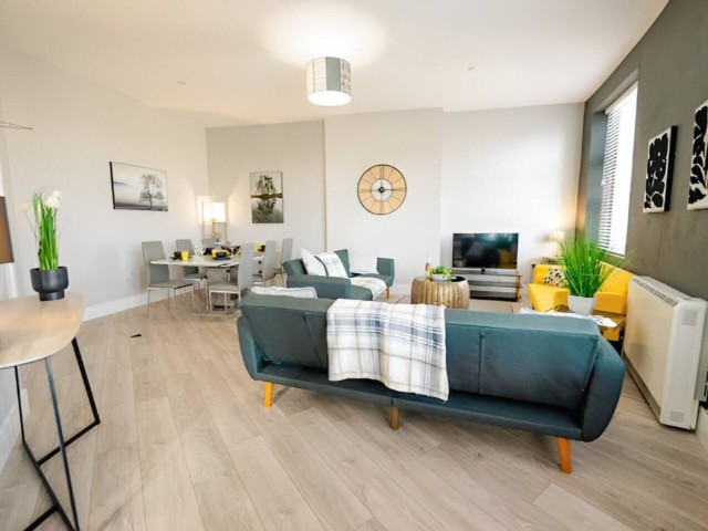 3 Bedroom Apartment | Sleeps 13 people image
