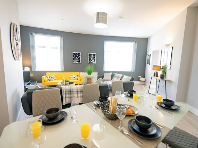 3 Bedroom Apartment | Sleeps 13 people image
