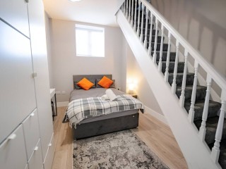3 Bedroom Apartment | Sleeps 13 people thumbnail