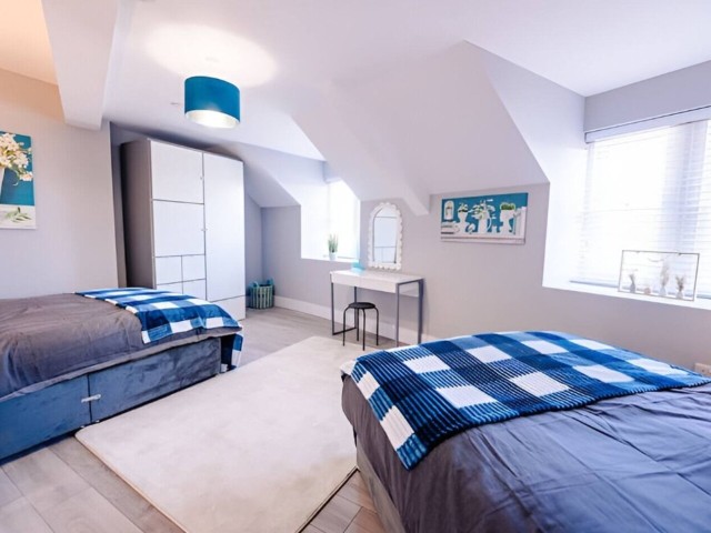 3 Bedroom Apartment | Sleeps 13 people image