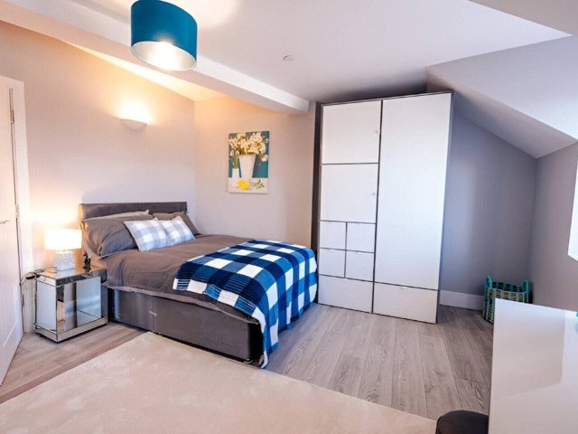 3 Bedroom Apartment | Sleeps 13 people image