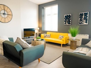 3 Bedroom Apartment | Sleeps 13 people thumbnail
