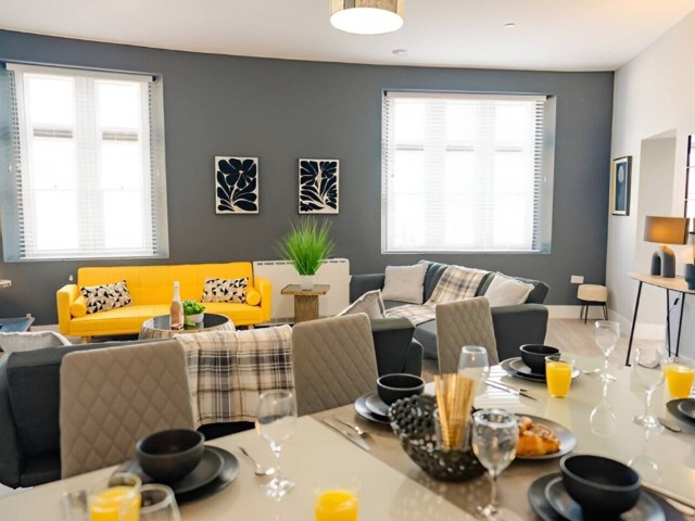 3 Bedroom Apartment | Sleeps 13 people image
