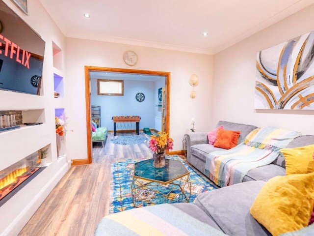 4 Bedroom House | Sleeps 12 image