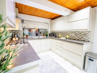 4 Bedroom House | Sleeps 12 thumbnail