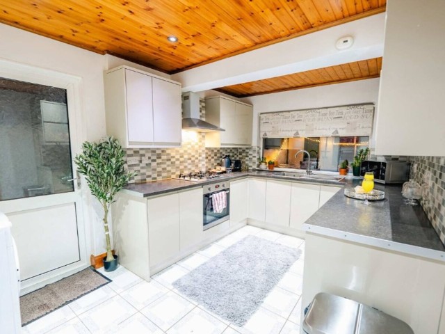 4 Bedroom House | Sleeps 12 image