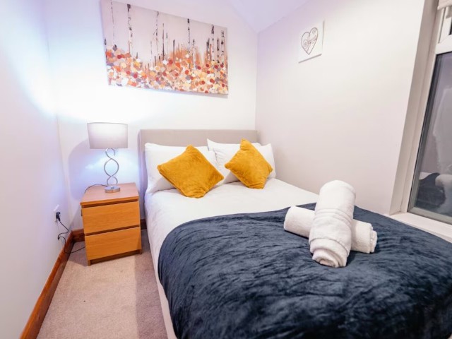 4 Bedroom House | Sleeps 12 image