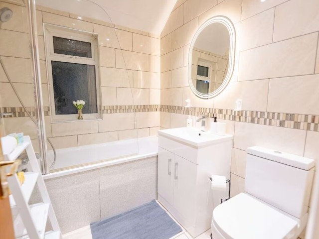 4 Bedroom House | Sleeps 12 image