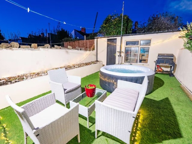 4 Bedroom House | Sleeps 12 image