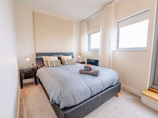 13 Sleeper Apartment image