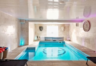 Filey 16 Sleeper House with Indoor Pool and Sauna