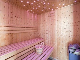Filey 16 Sleeper House with Indoor Pool and Sauna thumbnail