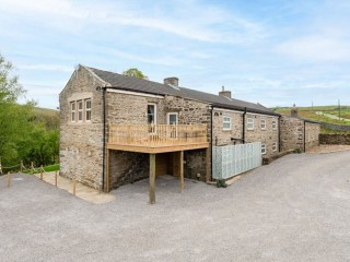 North Pennines | 18 Sleeper Farmhouse With Hot Tub and Cinema Room thumbnail