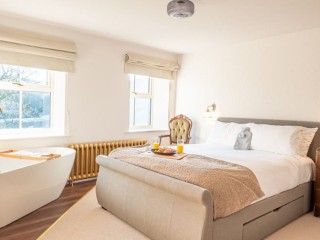 North Pennines | 18 Sleeper Farmhouse With Hot Tub and Cinema Room thumbnail