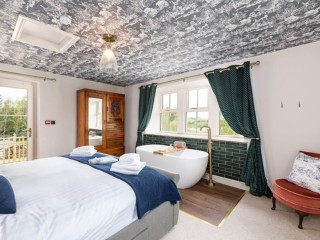 North Pennines | 18 Sleeper Farmhouse With Hot Tub and Cinema Room thumbnail
