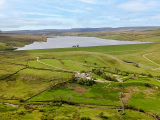 North Pennines | 18 Sleeper Farmhouse With Hot Tub and Cinema Room thumbnail