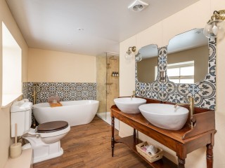 North Pennines | 18 Sleeper Farmhouse With Hot Tub and Cinema Room thumbnail