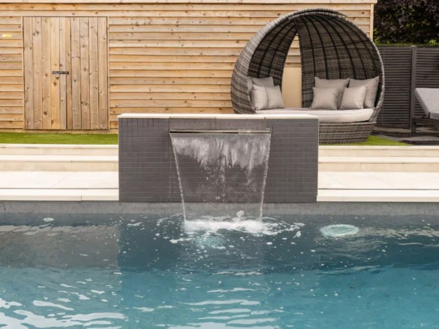 East Yorkshire 14 Sleeper House With Pool image