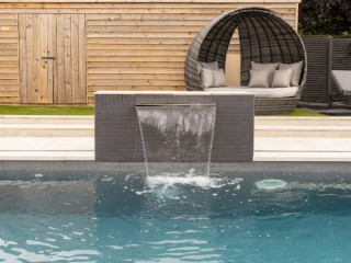 East Yorkshire 14 Sleeper House With Pool thumbnail