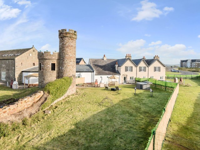Lancaster 16 Sleeper House With Pool, Games Room and Hot Tub image
