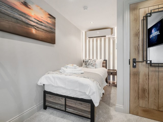 Lancaster 16 Sleeper House With Pool, Games Room and Hot Tub image