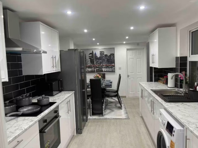 15 Sleeper House image