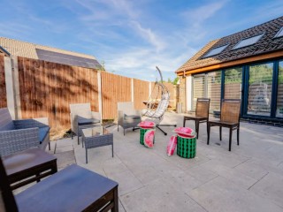 20 Sleeper House With Hot Tub thumbnail