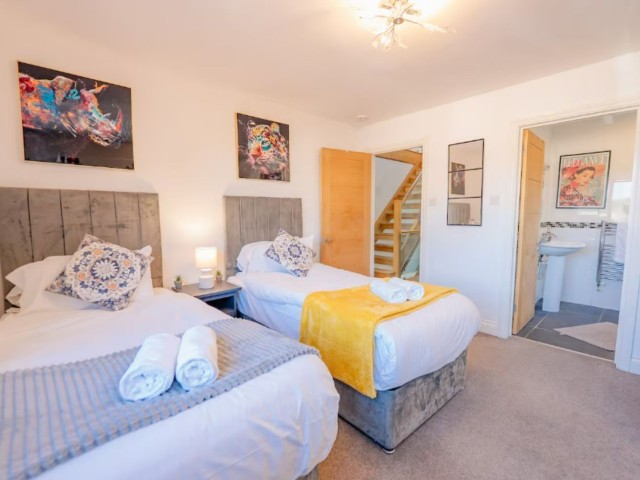 20 Sleeper House With Hot Tub image